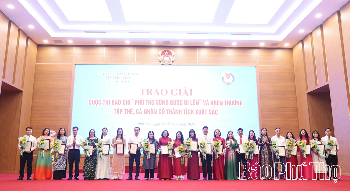 Trao giải cuộc thi báo chí “Phú Thọ vững bước đi lên” và khen thưởng tập thể, cá nhân có thành tích xuất sắc