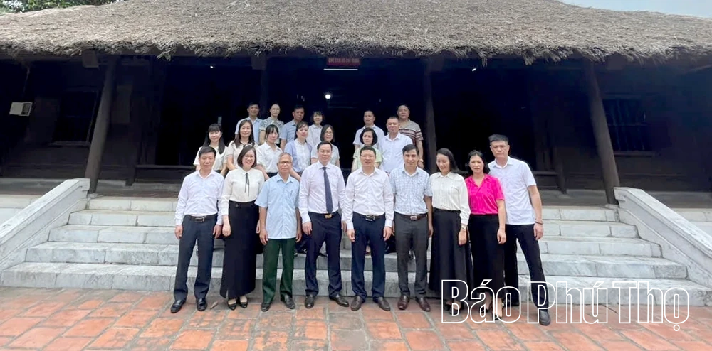 Sinh hoạt chuyên đề “Báo công dâng Bác” nhân kỷ niệm 136 năm Ngày sinh Chủ tịch Hồ Chí Minh