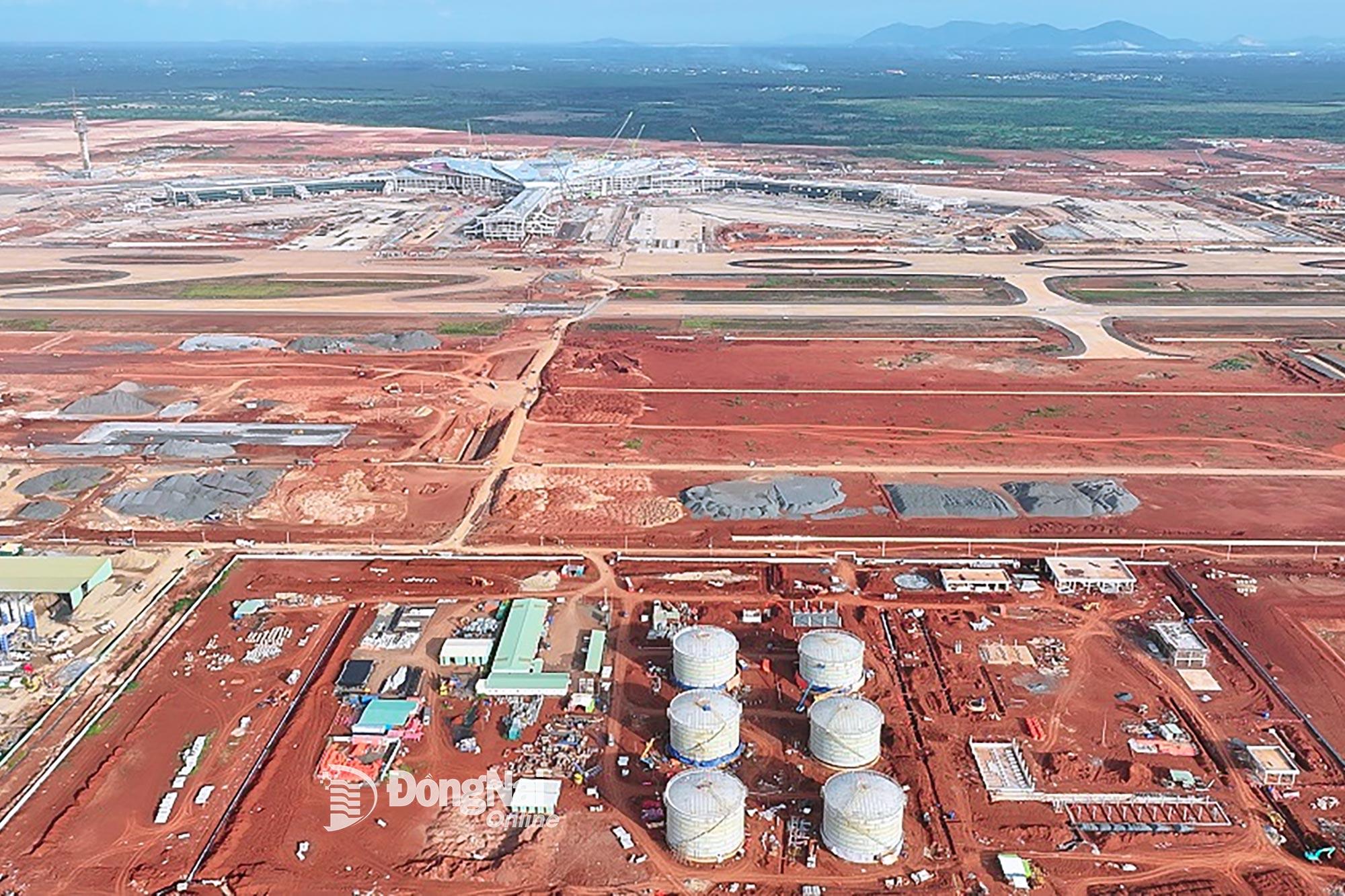 Gói thầu 4.9, xây dựng hệ thống cung cấp nhiên liệu tàu bay tại Sân bay Long Thành có tổng mức đầu tư hơn 2,8 ngàn tỷ đồng. Ảnh: Phạm Tùng