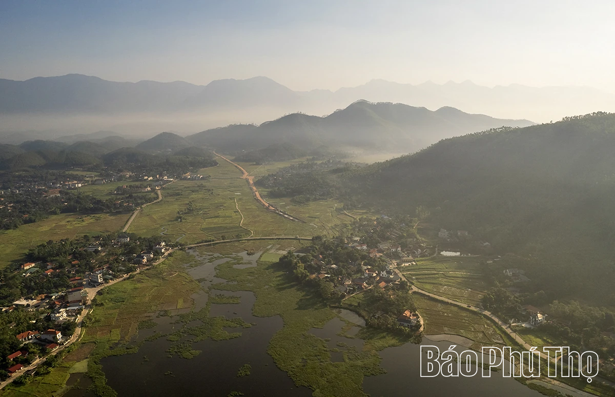 Nắng sớm hồ Vân Trục