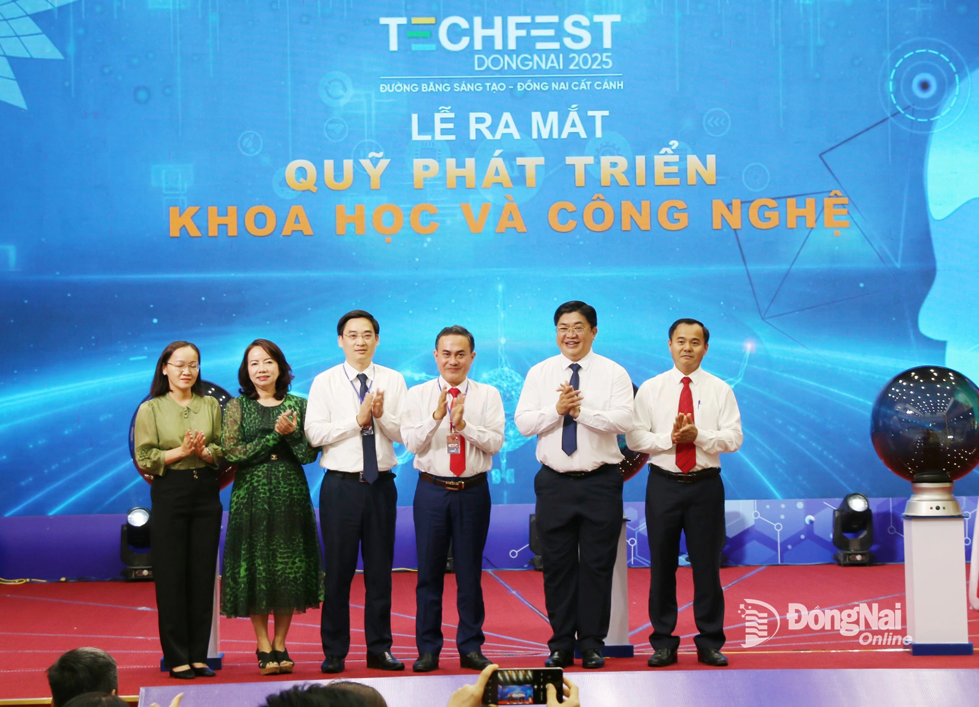 Các đại biểu ra mắt Quỹ Phát triển khoa học và công nghệ tỉnh Đồng Nai. Ảnh: Hải Quân
