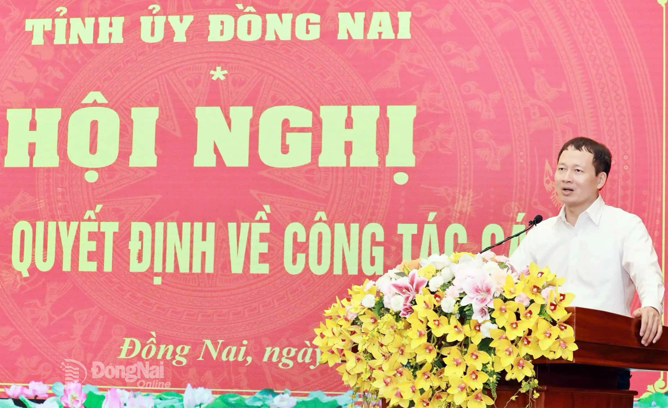 Đồng chí Vũ Hồng Văn, Bí thư Tỉnh ủy, Trưởng đoàn Đại biểu Quốc hội tỉnh Đồng Nai phát biểu bế mạc hội nghị. Ảnh: Công Nghĩa