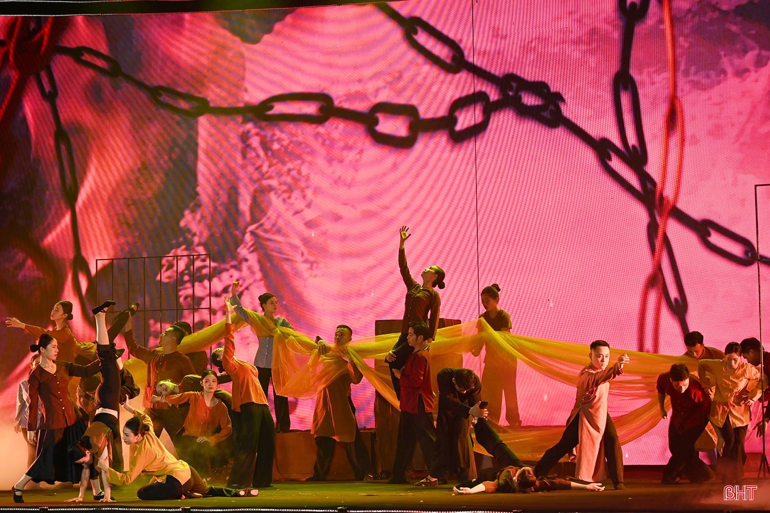 Chương trình nghệ thuật đặc sắc tại buổi lễ thể hiện hoạt cảnh từ những đêm trường nô lệ... Chương trình nghệ thuật đặc sắc tại buổi lễ thể hiện hoạt cảnh từ những đêm trường nô lệ...