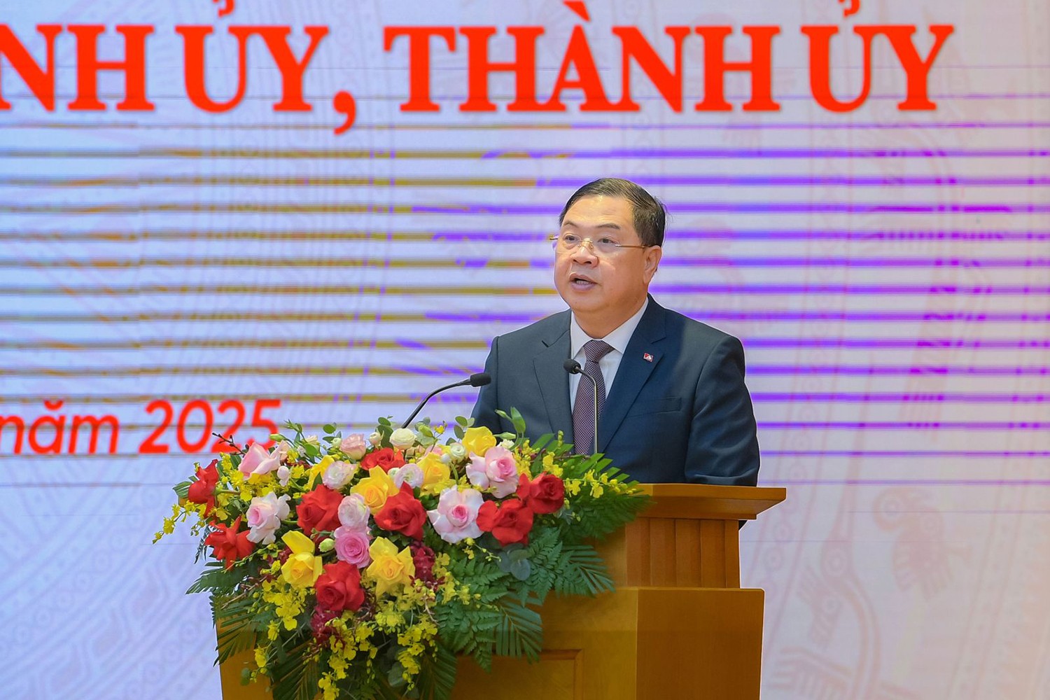 Đồng chí Phạm Gia Túc - Ủy viên Trung ương Đảng, Chánh Văn phòng Trung ương Đảng phát biểu khai mạc hội nghị. Ảnh: Dangcongsan.vn. a-tuc.jpg