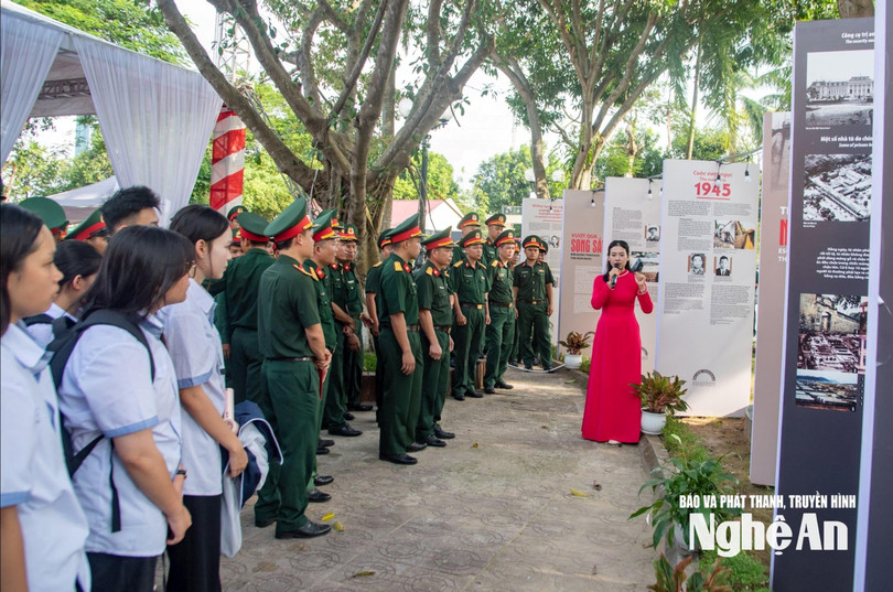 Các tầng lớp nhân dân tham quan trưng bày chuyên đề "Khát vọng tự do". Ảnh: Minh Quân Các tầng lớp nhân dân tham quan trưng bày chuyên đề "Khát vọng tự do". Ảnh: Minh Quân
