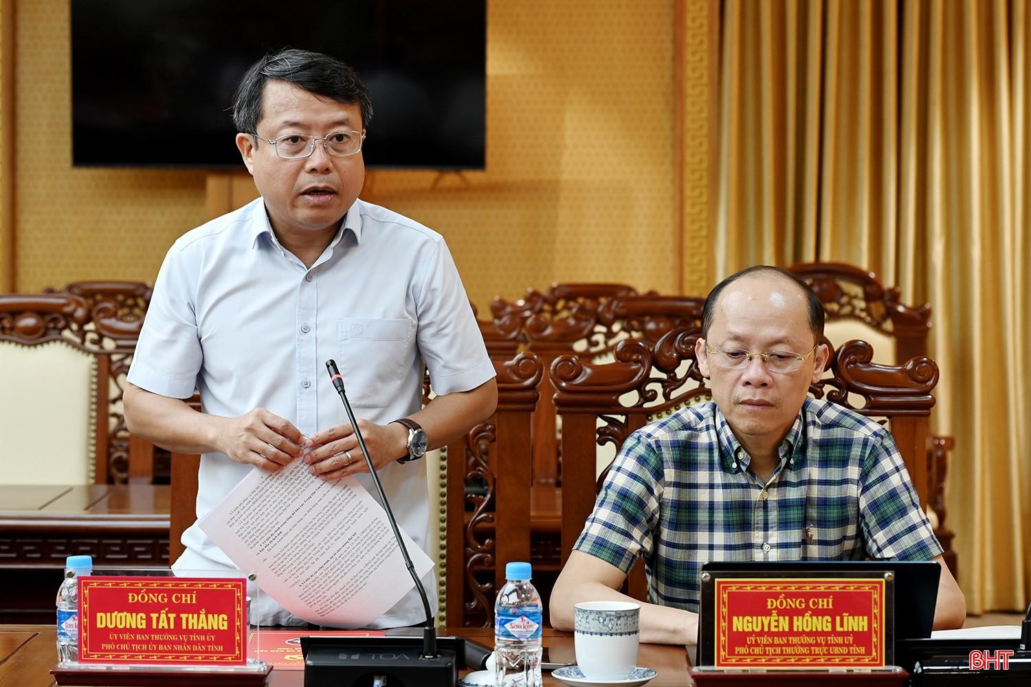 Phó Chủ tịch UBND tỉnh Dương Tất Thắng phát biểu tại cuộc họp.