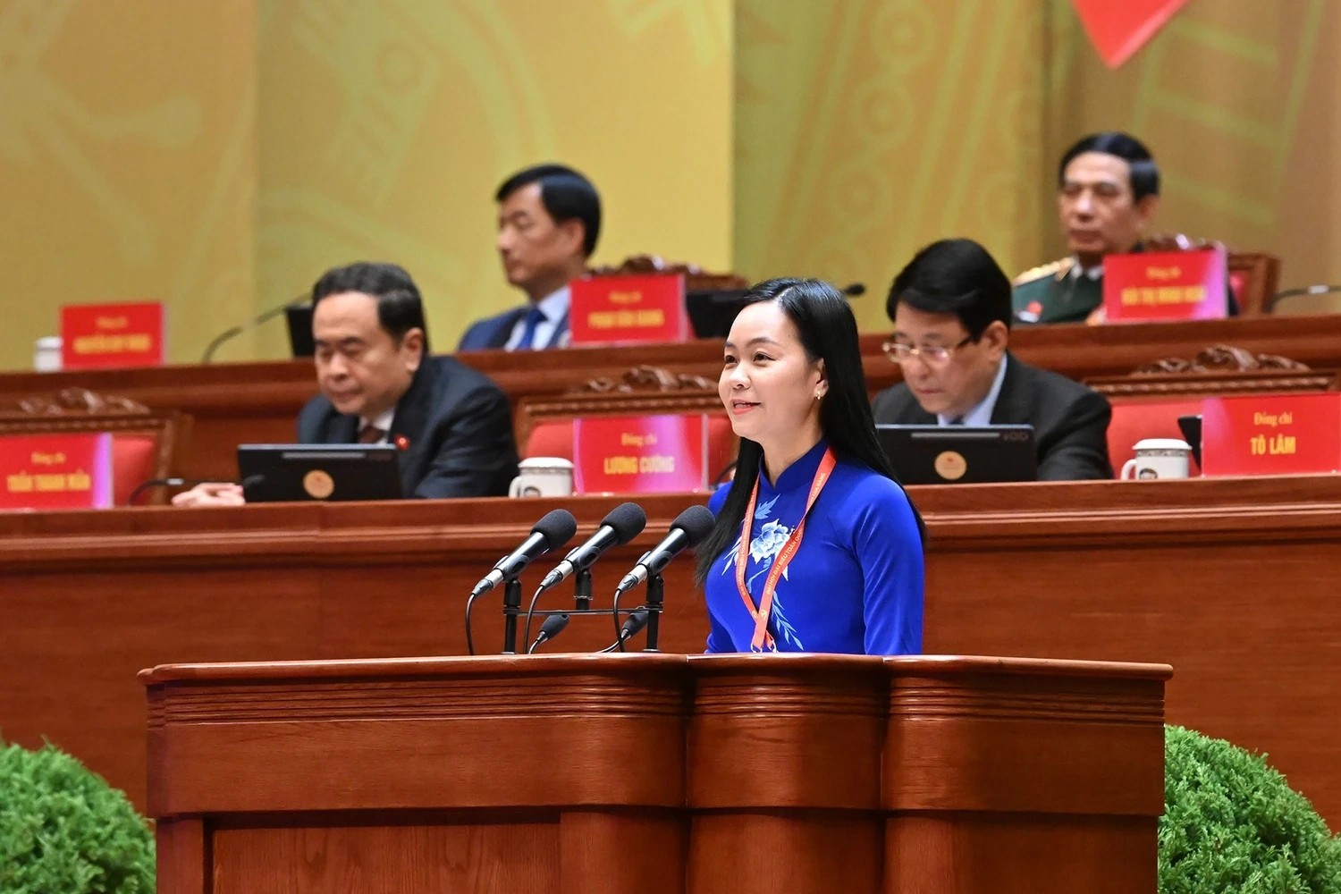 Đồng ch&iacute; Nguyễn Thị Th&uacute;y Lam - B&iacute; thư Đảng ủy, Chủ tịch Hội đồng nh&acirc;n d&acirc;n x&atilde; T&acirc;n Kh&aacute;nh Trung (tỉnh Đồng Th&aacute;p) ph&aacute;t biểu tham luận.