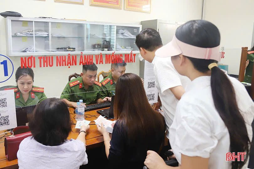 Thẻ đảng viên mới giúp việc tra cứu, theo dõi quá trình sinh hoạt đảng thuận tiện hơn. 935ac27e0a268178d837.jpg