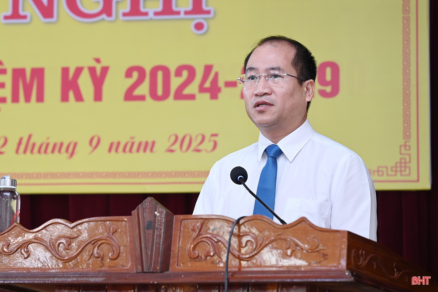 Tân Phó Chủ tịch Ủy ban MTTQ tỉnh Nguyễn Thế Hoàn phát biểu nhận nhiệm vụ.