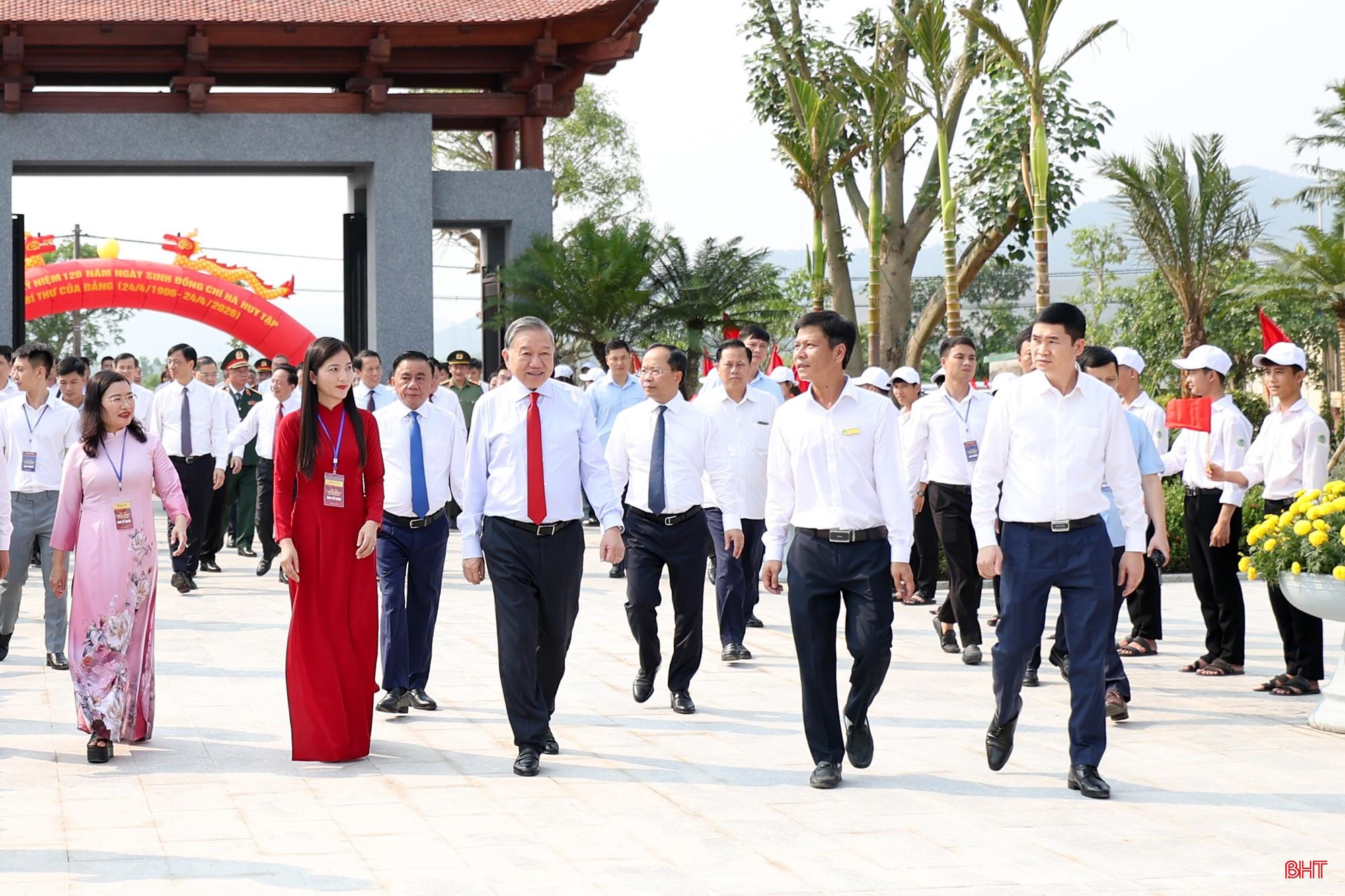Tổng Bí thư, Chủ tịch nước Tô Lâm và đoàn công tác đến khu lưu niệm Tổng Bí thư Hà Huy Tập.