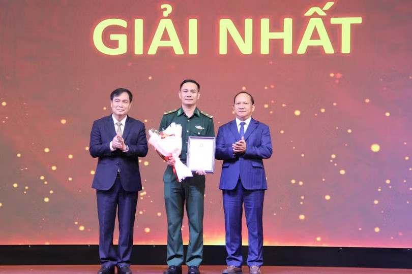 1trao-giai-nhat-copy.jpg