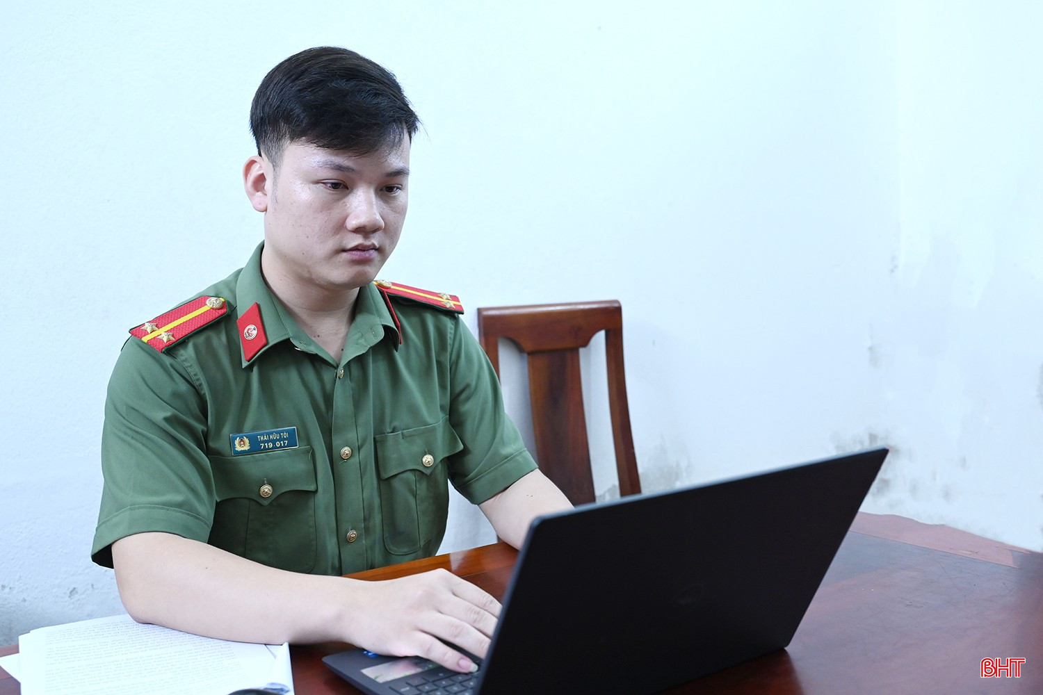 Bên cạnh nhiệm vụ chuyên môn, Trung úy Thái Hữu Tới nhanh chóng bắt tay vào giai đoạn chuẩn bị cho vòng chung kết. bqbht_br_s.jpg