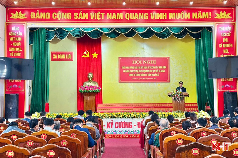 Từ cuối tháng 11/2025, Đảng ủy xã Toàn Lưu tổ chức hội nghị quán triệt triển khai các hướng dẫn của cấp trên về công tác kiểm điểm. bqbht_br_591730335-24626084460397719-6355638735003776379-n.jpg