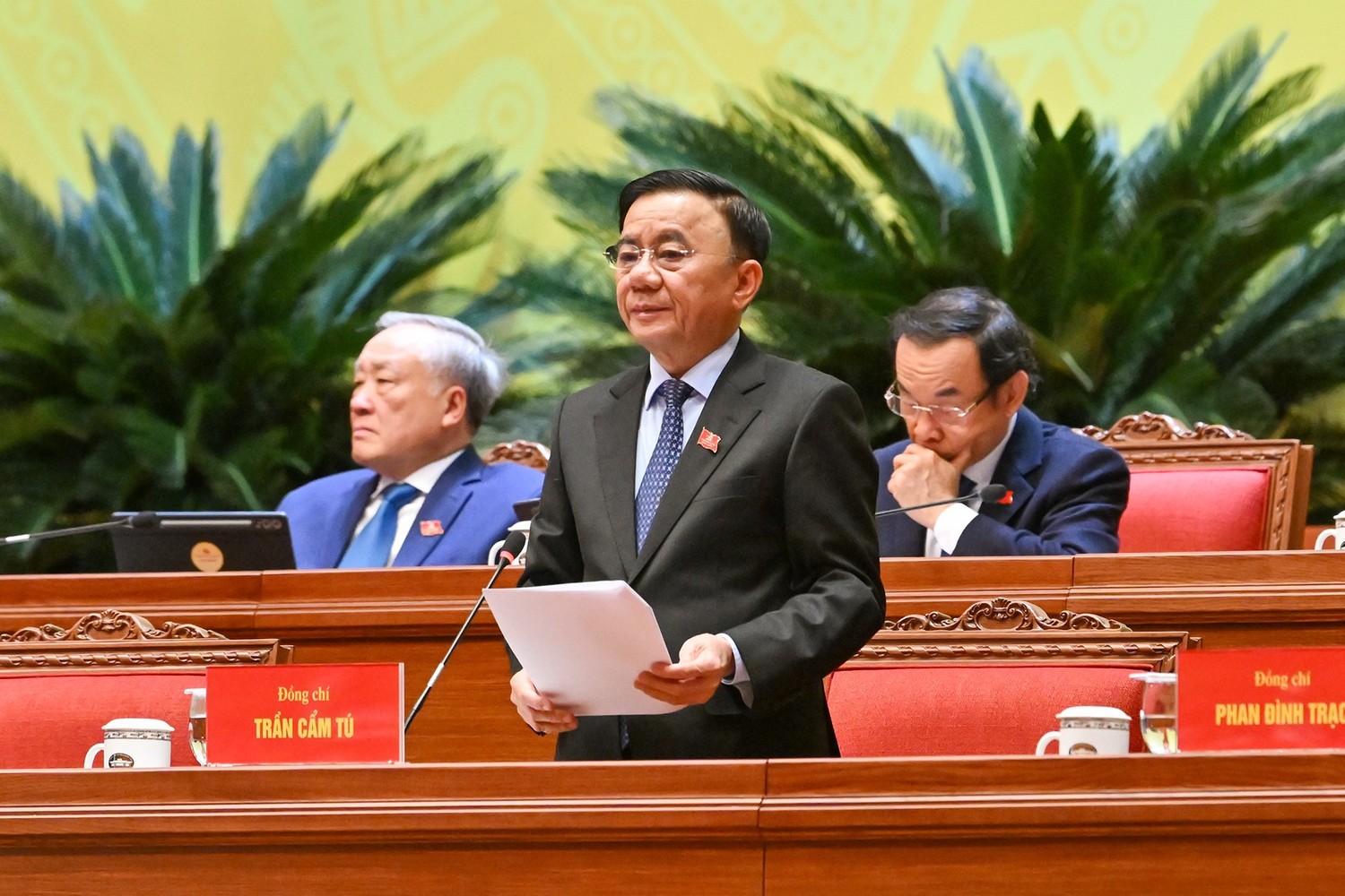 Đồng ch&iacute; Trần Cẩm T&uacute;, Ủy vi&ecirc;n Bộ Ch&iacute;nh trị, Thường trực Ban B&iacute; thư điều h&agrave;nh phi&ecirc;n thảo luận chiều 21/1.