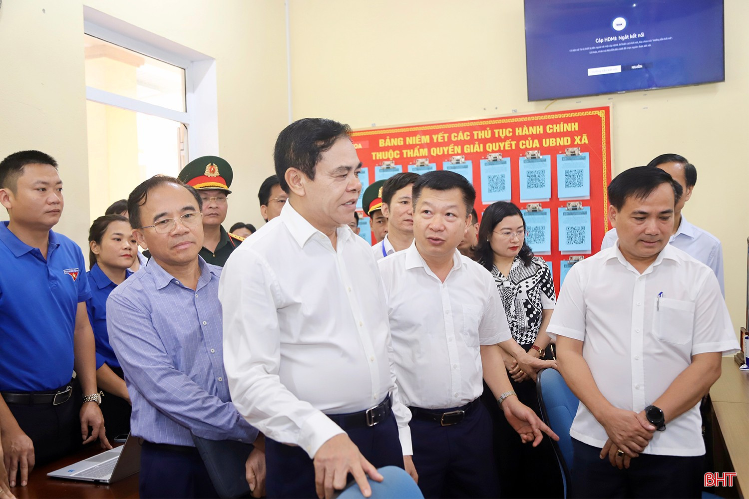 Chủ tịch UBND tỉnh Võ Trọng Hải đánh giá cao công tác vận hành chính quyền hai cấp ở xã Mai Hoa.