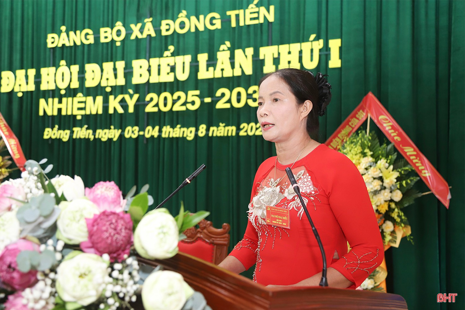 Bí thư Chi bộ thôn Thai Yên Nguyễn Thị Song Loan tham luận tại đại hội.