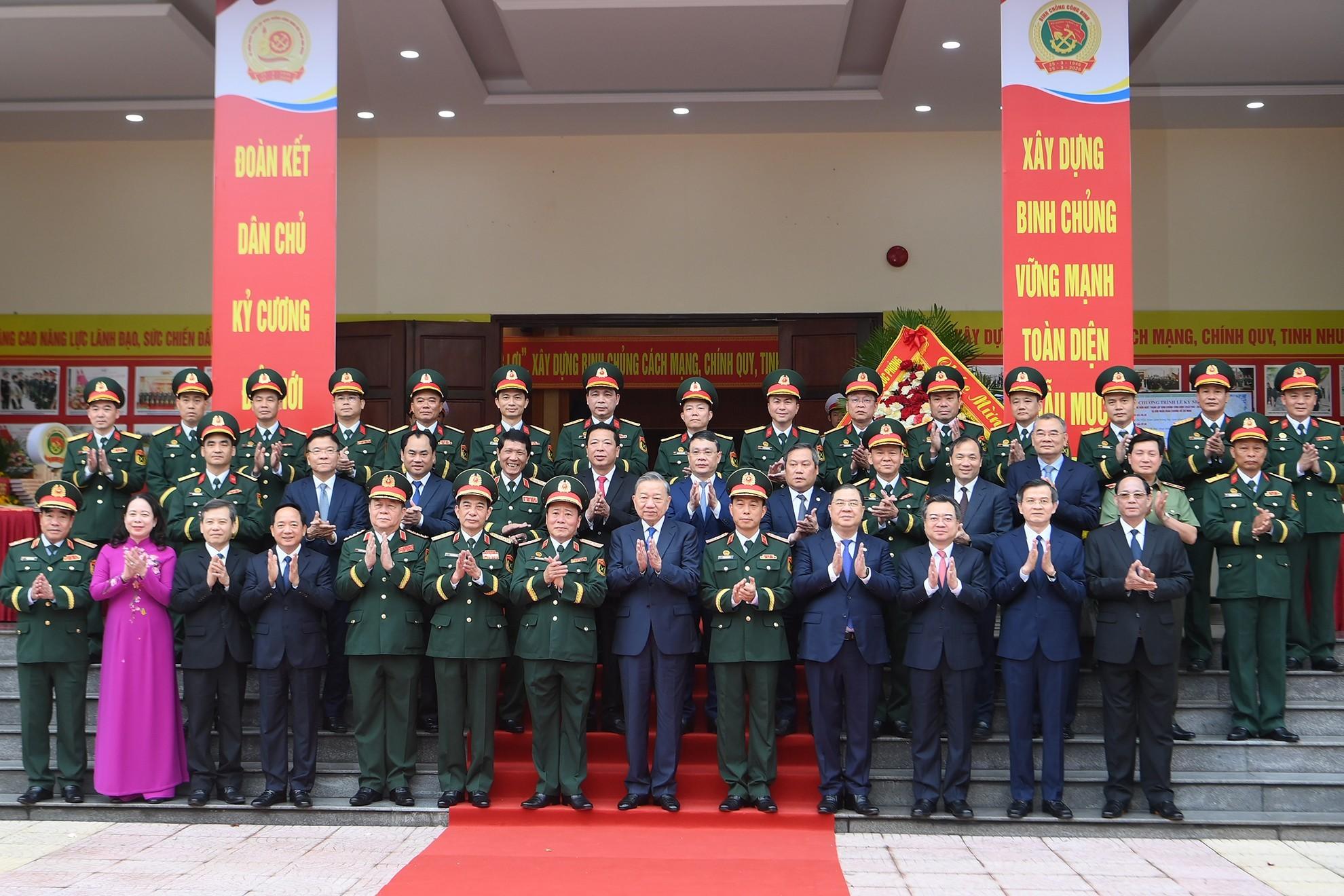 Tổng Bí thư Tô Lâm, các đồng chí lãnh đạo Đảng, Nhà nước và các đại biểu dự Lễ kỷ niệm 80 năm Ngày thành lập Binh chủng Công binh và đón nhận Huân chương Hồ Chí Minh. (Ảnh: ĐĂNG KHOA)