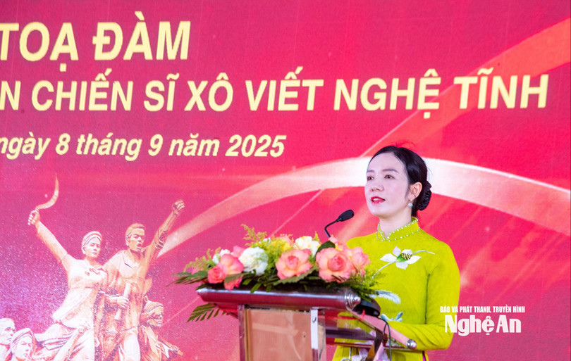 Đồng chí Trần Thị Mỹ Hạnh - Giám đốc Sở Văn hóa - Thể thao và Du lịch tỉnh Nghệ An trình bày diễn văn buổi lễ. Ảnh: Minh Quân Đồng chí Trần Thị Mỹ Hạnh - Giám đốc Sở Văn hóa - Thể thao và Du lịch tỉnh Nghệ An trình bày diễn văn buổi lễ. Ảnh: Minh Quân