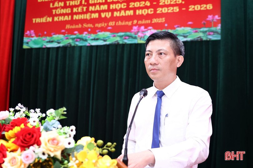 Phó Chủ tịch UBND phường Hoành Sơn Trần Quang Hạnh trình bày báo cáo tại hội nghị. bqbht_br_img-1622.jpg