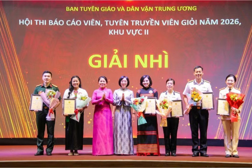 2trao-giai-nhi-copy.jpg