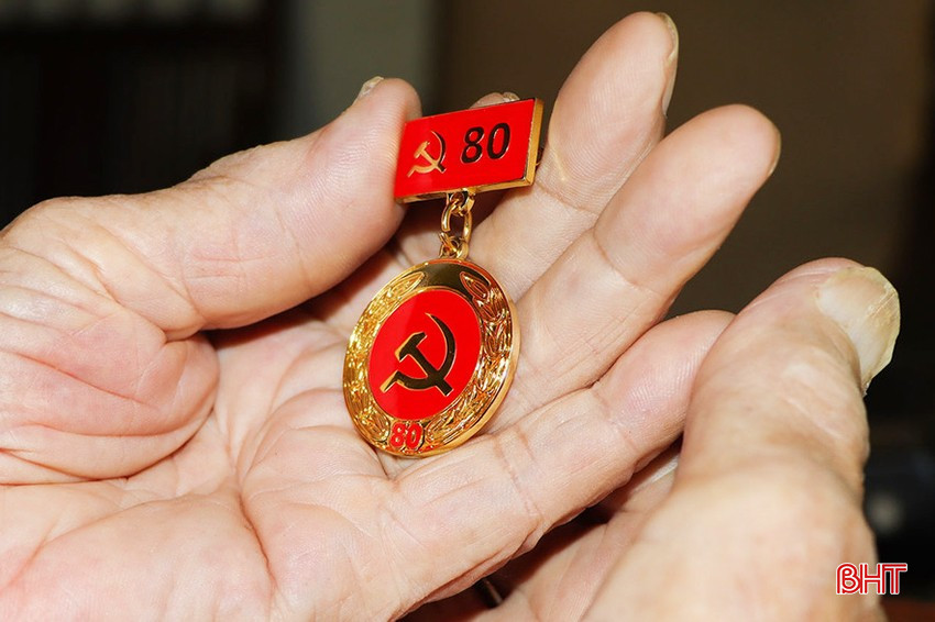 Dịp 2/9 năm nay, toàn tỉnh có 4 đảng viên được trao tặng Huy hiệu 80 năm tuổi Đảng. bqbht_br_image-6.jpg