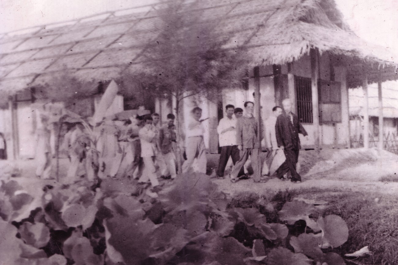 bac-ho-tham-khu-nha-nghi-tai-tx-ha-tinh-ngay-15-6-1957.jpg