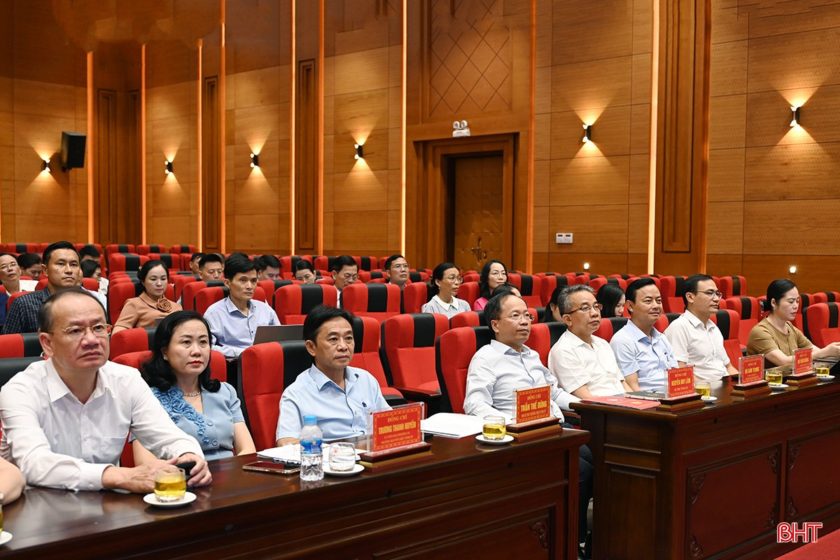 Đại biểu dự hội nghị tại điểm cầu Văn phòng Tỉnh ủy. Đại biểu dự hội nghị tại điểm cầu Văn phòng Tỉnh ủy.