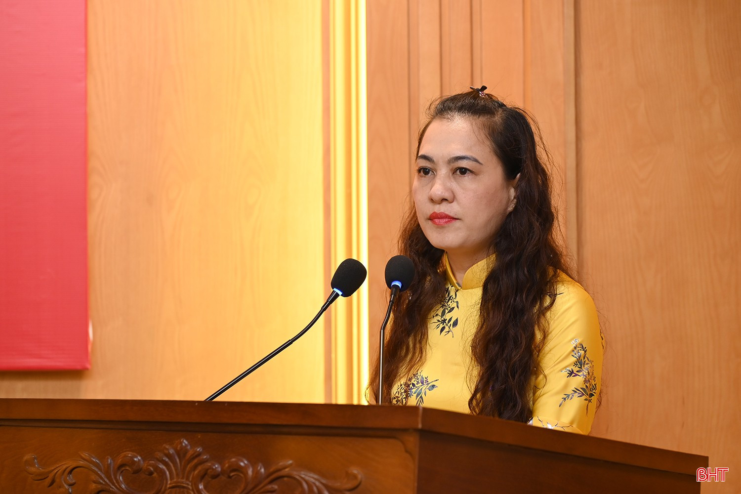 Phó Chánh Văn phòng Tỉnh ủy Hà Thị Sâm khai mạc hội nghị.