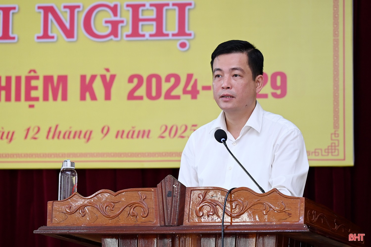 Phó Chủ tịch Thường trực Ủy ban MTTQ tỉnh Nguyễn Thành Đồng báo cáo dự thảo đề án nhân sự Đại hội đại biểu MTTQ Việt Nam tỉnh, nhiệm kỳ 2025-2030.