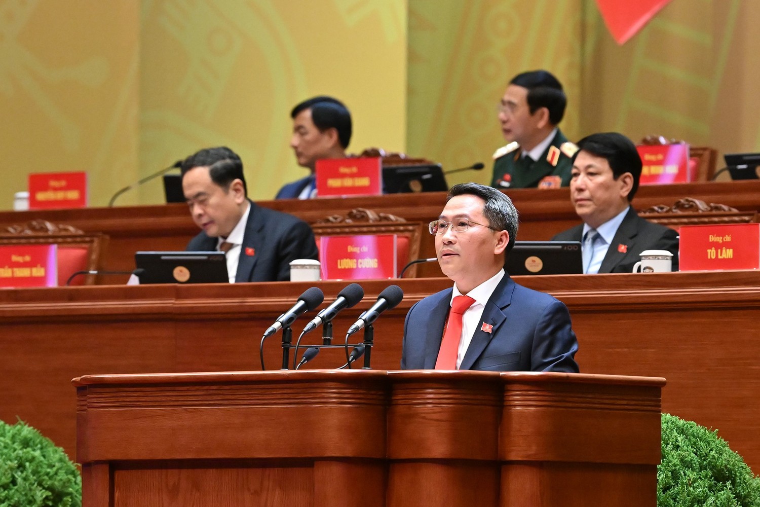 Đồng ch&iacute; Nguyễn Tấn Ph&aacute;t, Th&agrave;nh ủy vi&ecirc;n, B&iacute; thư Đảng ủy phường S&agrave;i G&ograve;n (TP Hồ Ch&iacute; Minh), tr&igrave;nh b&agrave;y tham luận &ldquo;L&atilde;nh đạo ph&aacute;t triển kinh tế tư nh&acirc;n nhanh v&agrave; bền vững&rdquo;.