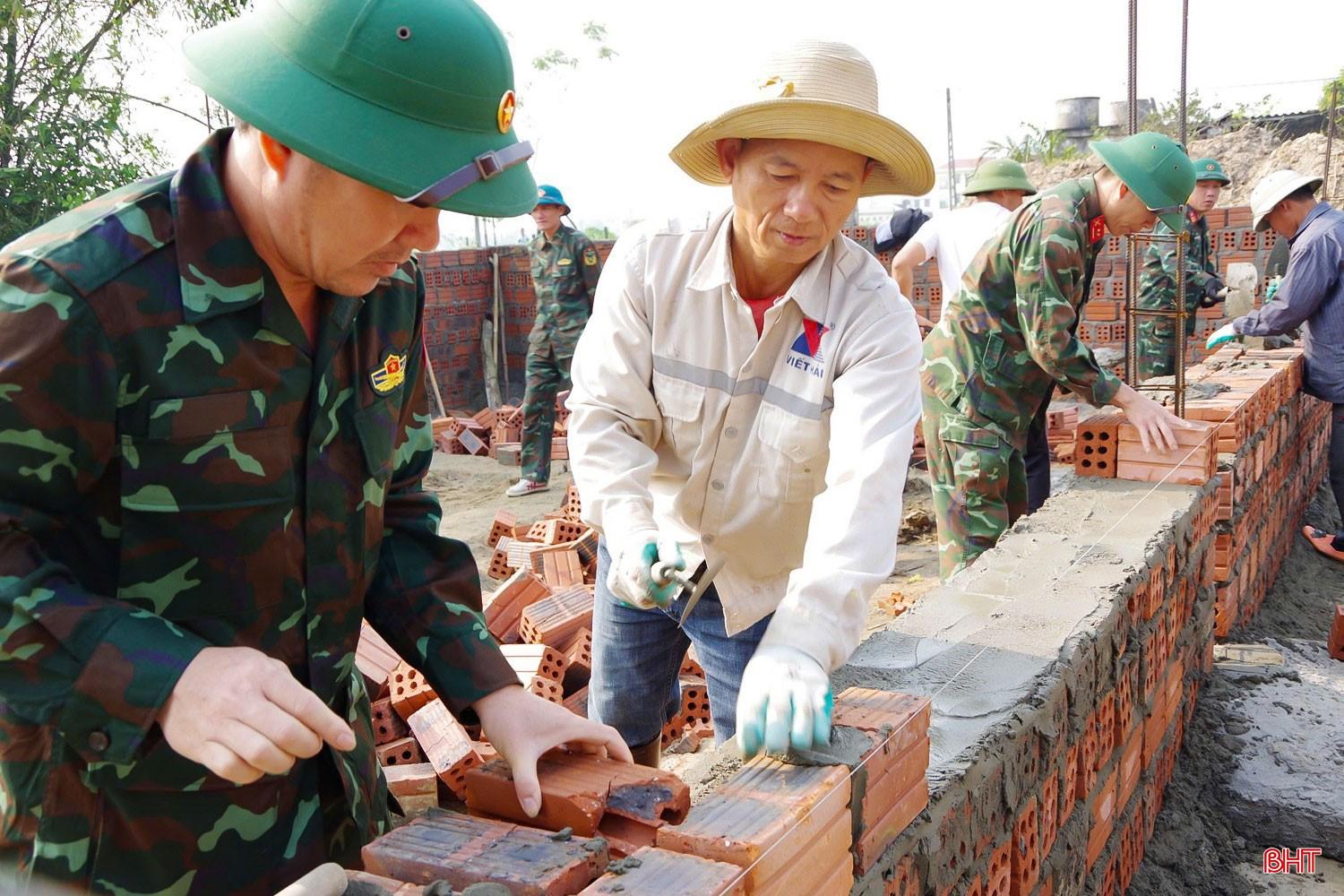 CBCS luôn sẵn sàng giúp đỡ các đối tượng yếu thế "an cư lạc nghiệp" và thường xuyên chăm lo an sinh xã hội. bqbht_br_777.jpg