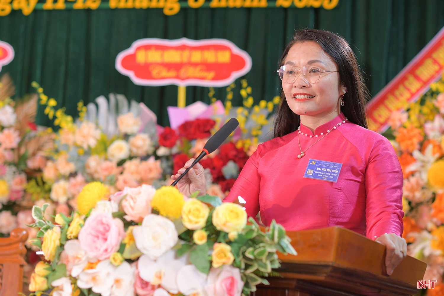 Đồng chí Nguyễn Thị Hà Tân - Tỉnh ủy viên, Phó Bí thư chuyên trách Đảng ủy UBND tỉnh phát biểu chỉ đạo tại đại hội.