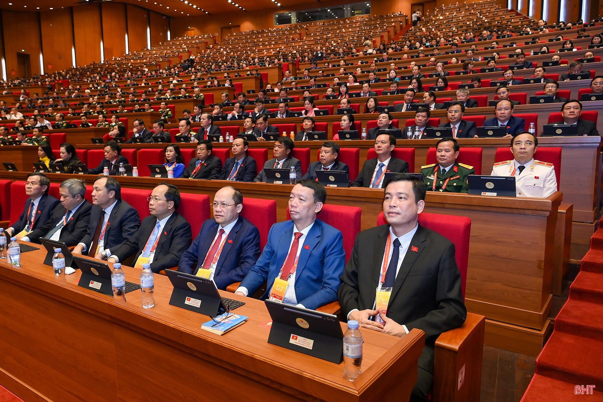 Tham dự đại hội, đo&agrave;n đại biểu tỉnh H&agrave; Tĩnh với 21 đại biểu ch&iacute;nh thức v&agrave; 3 đại biểu Trung ương được Bộ Ch&iacute;nh trị ph&acirc;n c&ocirc;ng dự phi&ecirc;n họp tr&ugrave; bị. Đồng ch&iacute; Nguyễn Duy L&acirc;m - B&iacute; thư Tỉnh ủy l&agrave;m Trưởng đo&agrave;n đại biểu H&agrave; Tĩnh.