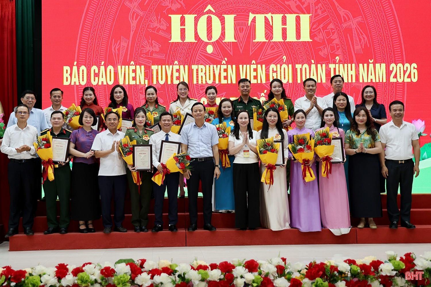 Từ 73 thí sinh tham gia ở 3 cụm thi, ban tổ chức hội thi chọn ra 9 thí sinh xuất sắc nhất tham gia vòng chung kết cấp tỉnh. bqbht_br_anh-chup-luuu.jpg