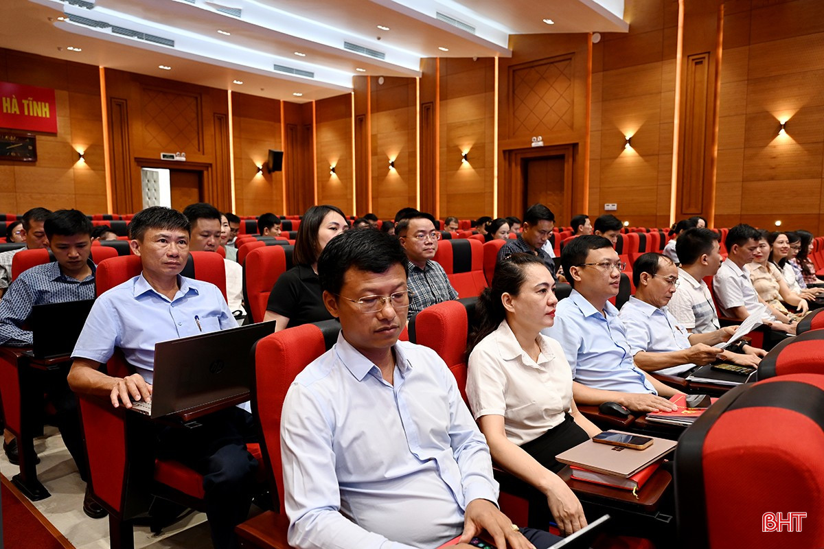 Đại biểu điểm cầu Văn phòng Tỉnh ủy. bqbht_br_dscd-4765.jpg