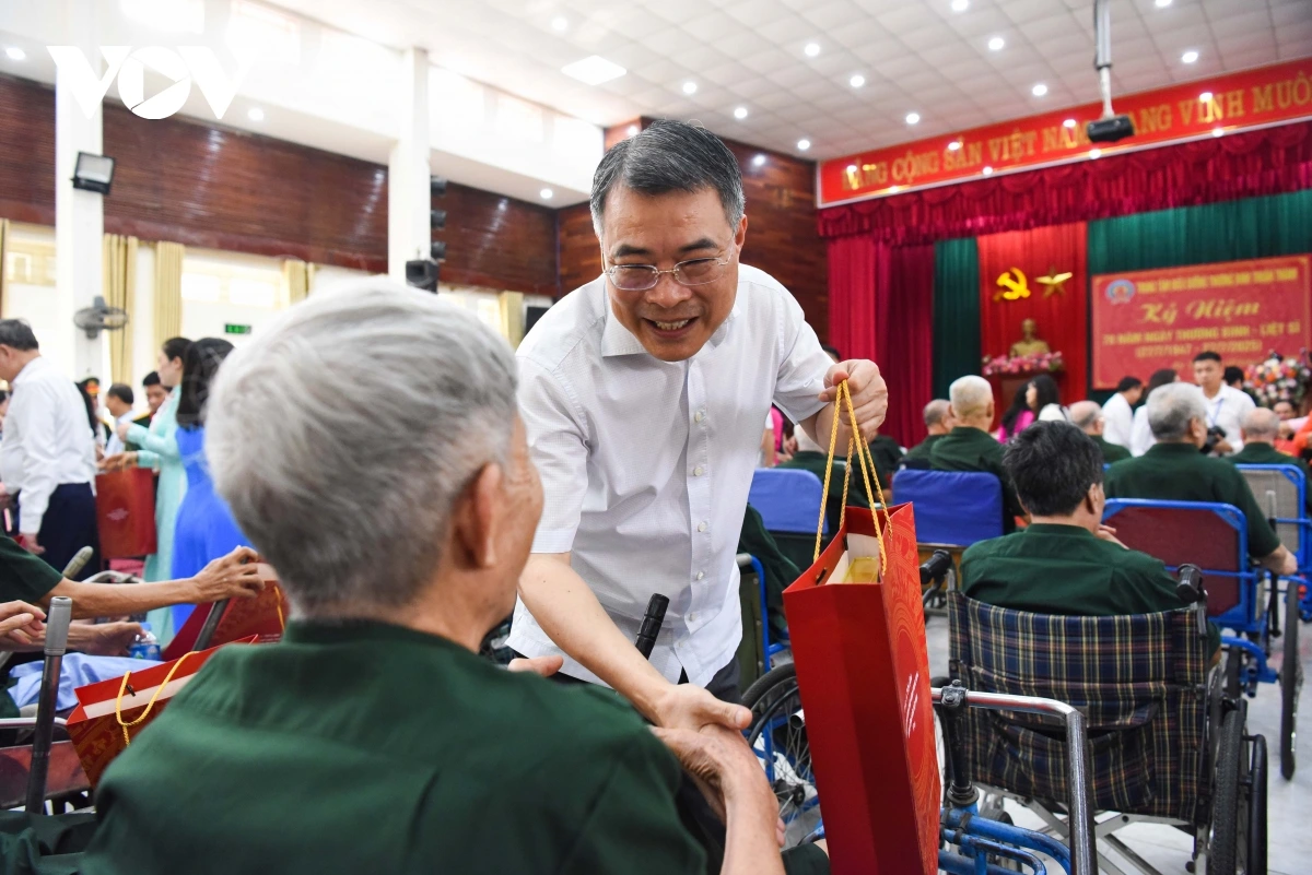 tong bi thu to lam tham trung tam dieu duong thuong binh thuan thanh, bac ninh hinh anh 4