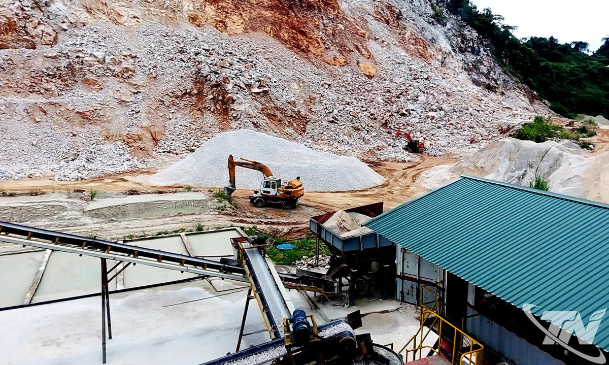 Công ty TNHH Hoàng Nam (xã Chợ Đồn) kiểm soát chặt chẽ toàn bộ quy trình sử dụng vật liệu nổ công nghiệp trong khai thác đá, nhằm hạn chế rủi ro và bảo đảm an toàn sản xuất.