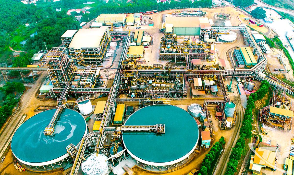 Vấn đề bảo đảm an toàn trong khai thác khoáng sản và sử dụng vật liệu nổ công nghiệp luôn được tỉnh Thái Nguyên coi trọng. Trong ảnh: Khai thác, chế biến khoáng sản tại Mỏ đa kim Núi Pháo. Ảnh: T.L