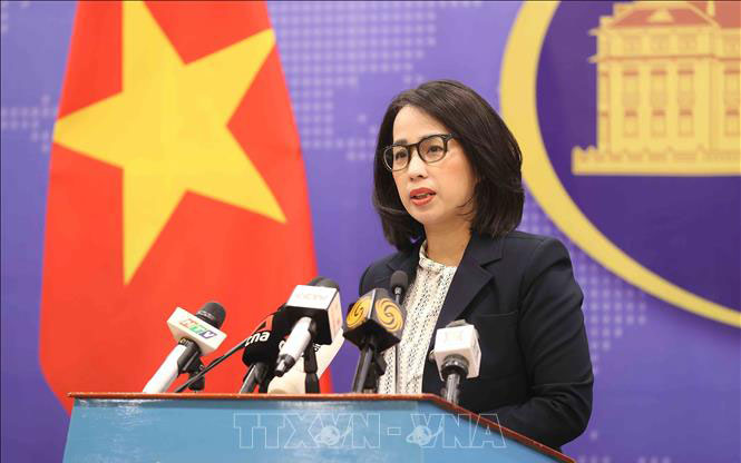 Người phát ngôn Phạm Thu Hằng phát biểu tại buổi họp báo. Ảnh: An Đăng/TTXVN