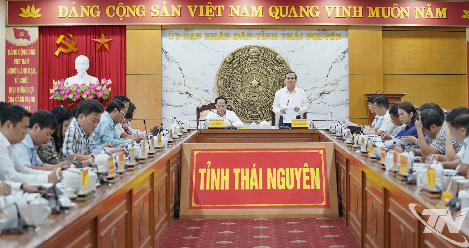 Đồng chí Chủ tịch UBND tỉnh Phạm Hoàng Sơn chủ trì Hội nghị