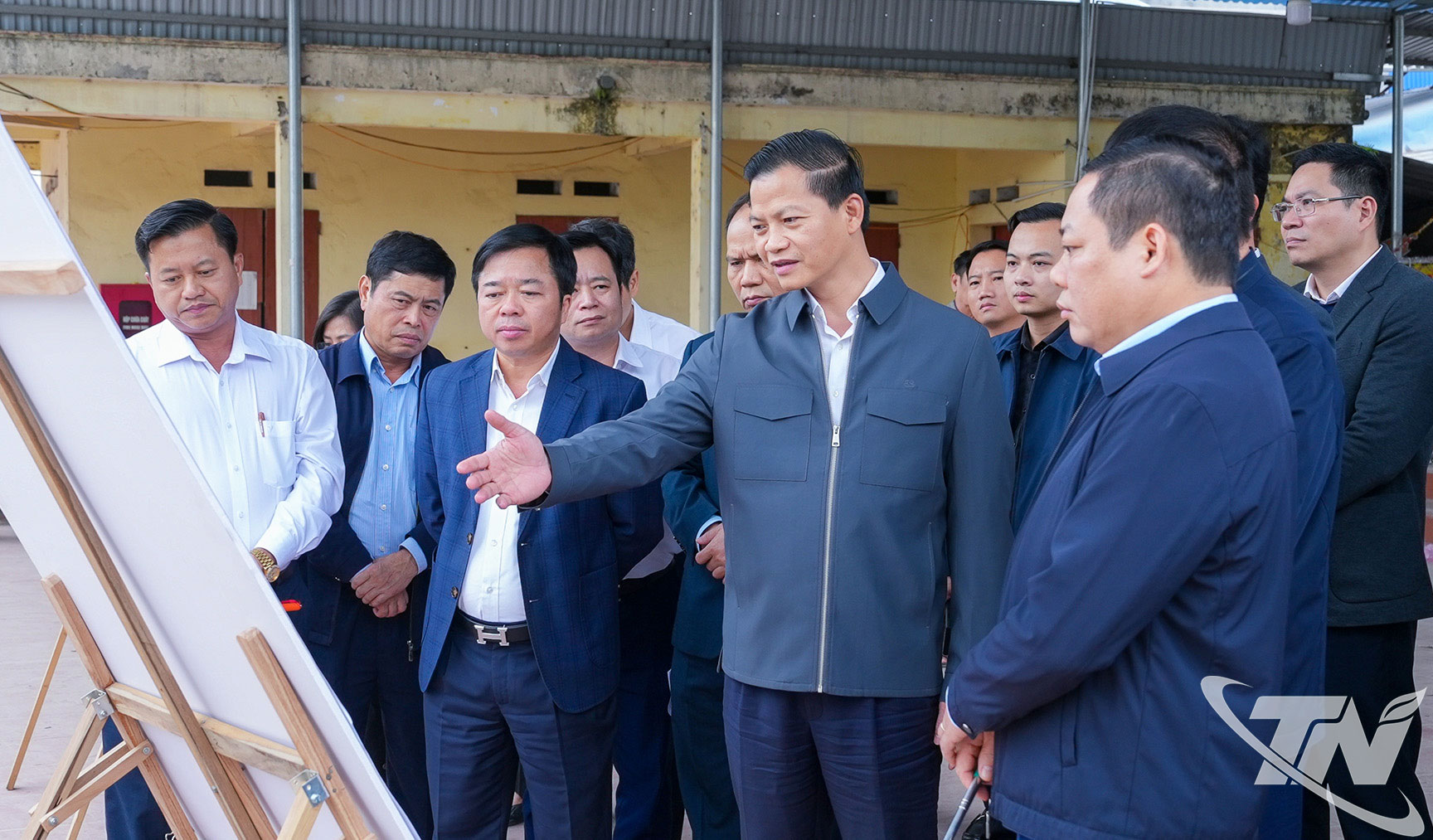 Đồng chí Chủ tịch UBND tỉnh Vương Quốc Tuấn kiểm tra quy hoạch bãi rác trên địa bàn phường Phúc Thuận.