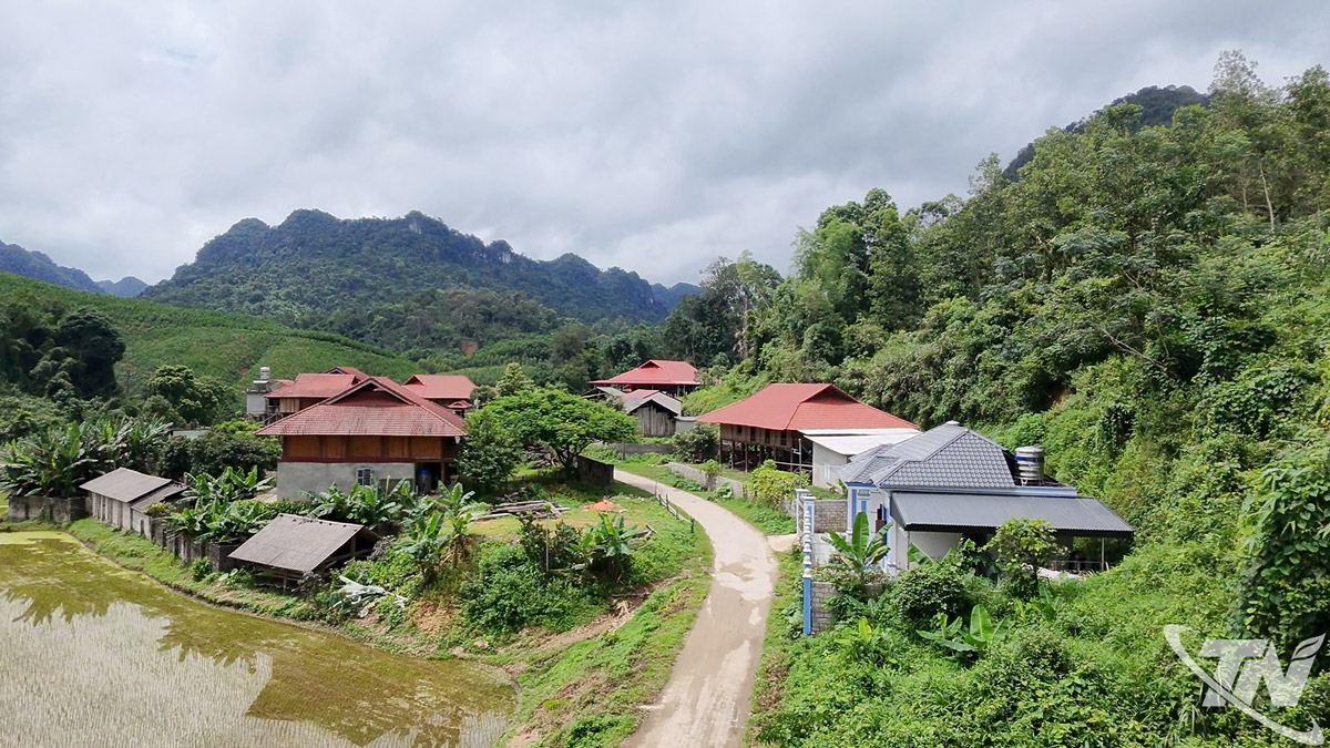 Một góc xóm Trung Sơn (xã Thần Sa) với những ngôi nhà khang trang.