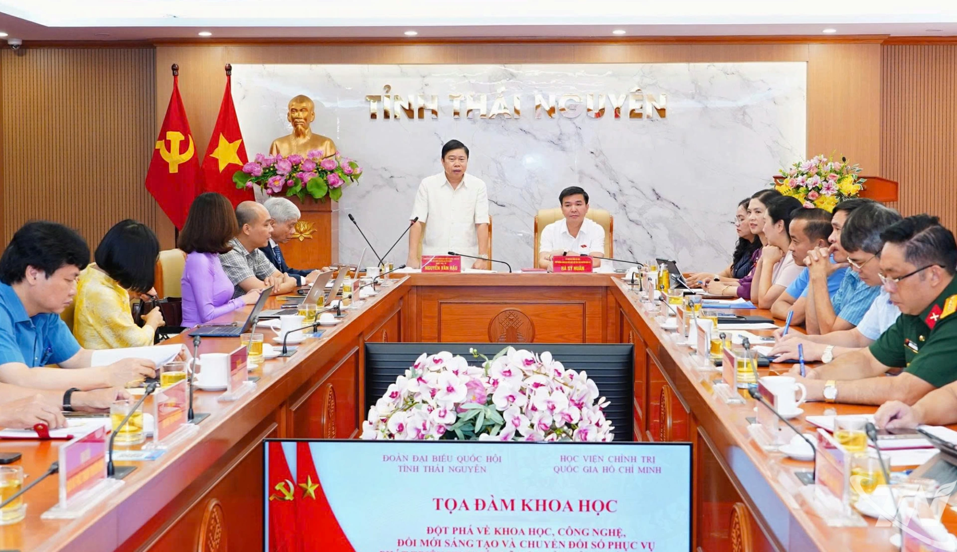 Tọa đàm thu được nhiều ý kiến đóng góp tâm huyết.
