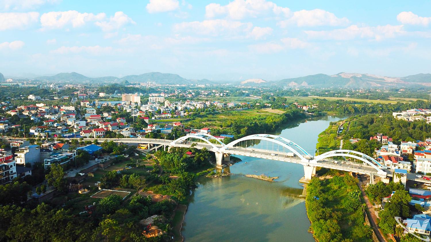 Dự án xây dựng tuyến đê Hữu Cầu đoạn từ cầu Cao Ngạn đến đập Thác Huống có tổng kinh phí    dự kiến khoảng 7.610 tỷ đồng.