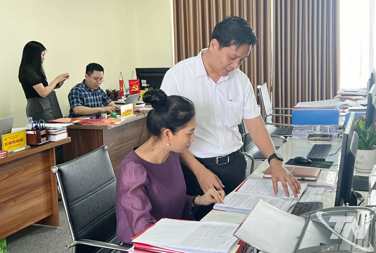 Cán bộ, công chức tại cơ quan, sở, ngành của tỉnh Thái Nguyên tích cực hưởng ứng phong trào Bình dân học AI, ứng dụng vào công tác.