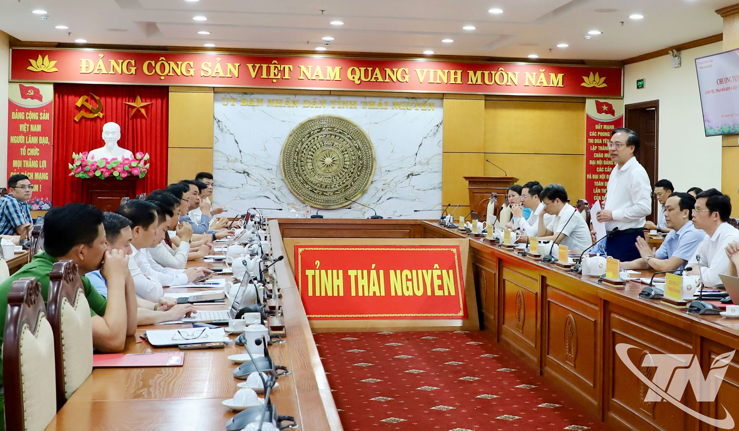 Quang cảnh buổi làm việc.