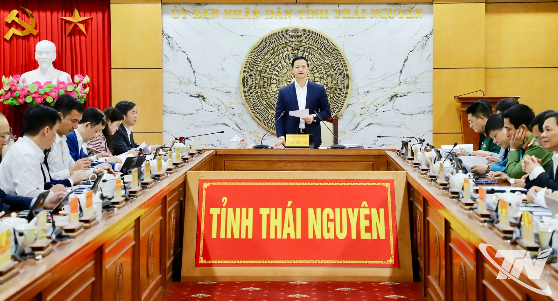 Đồng chí Chủ tịch UBND tỉnh Vương Quốc Tuấn chủ trì Hội nghị.