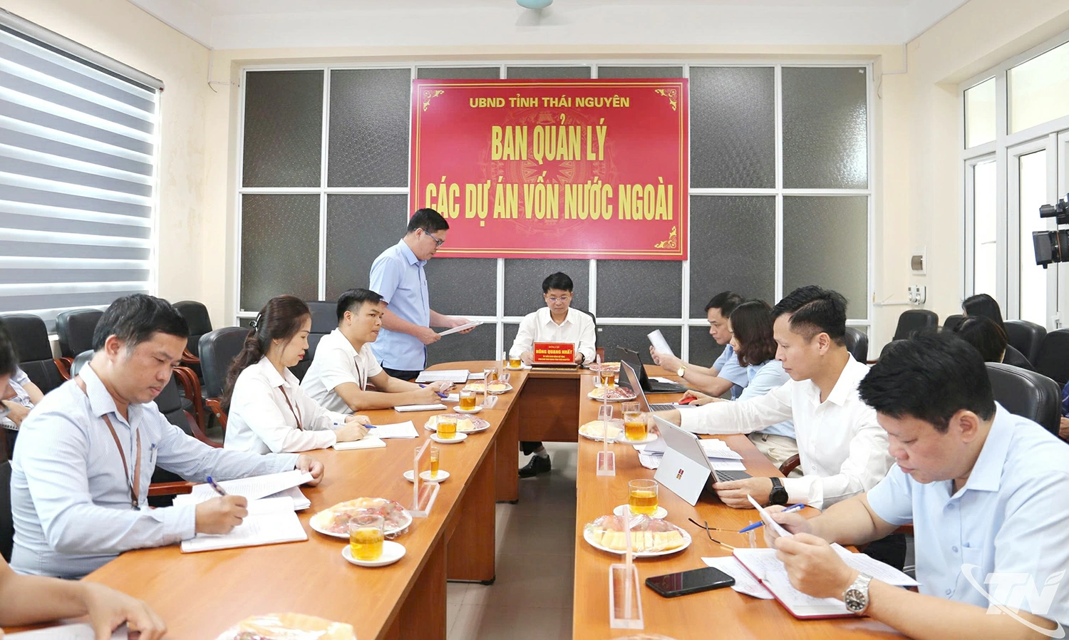 Lãnh đạo Ban Quản lý vốn nước ngoài báo cáo tại cuộc họp.