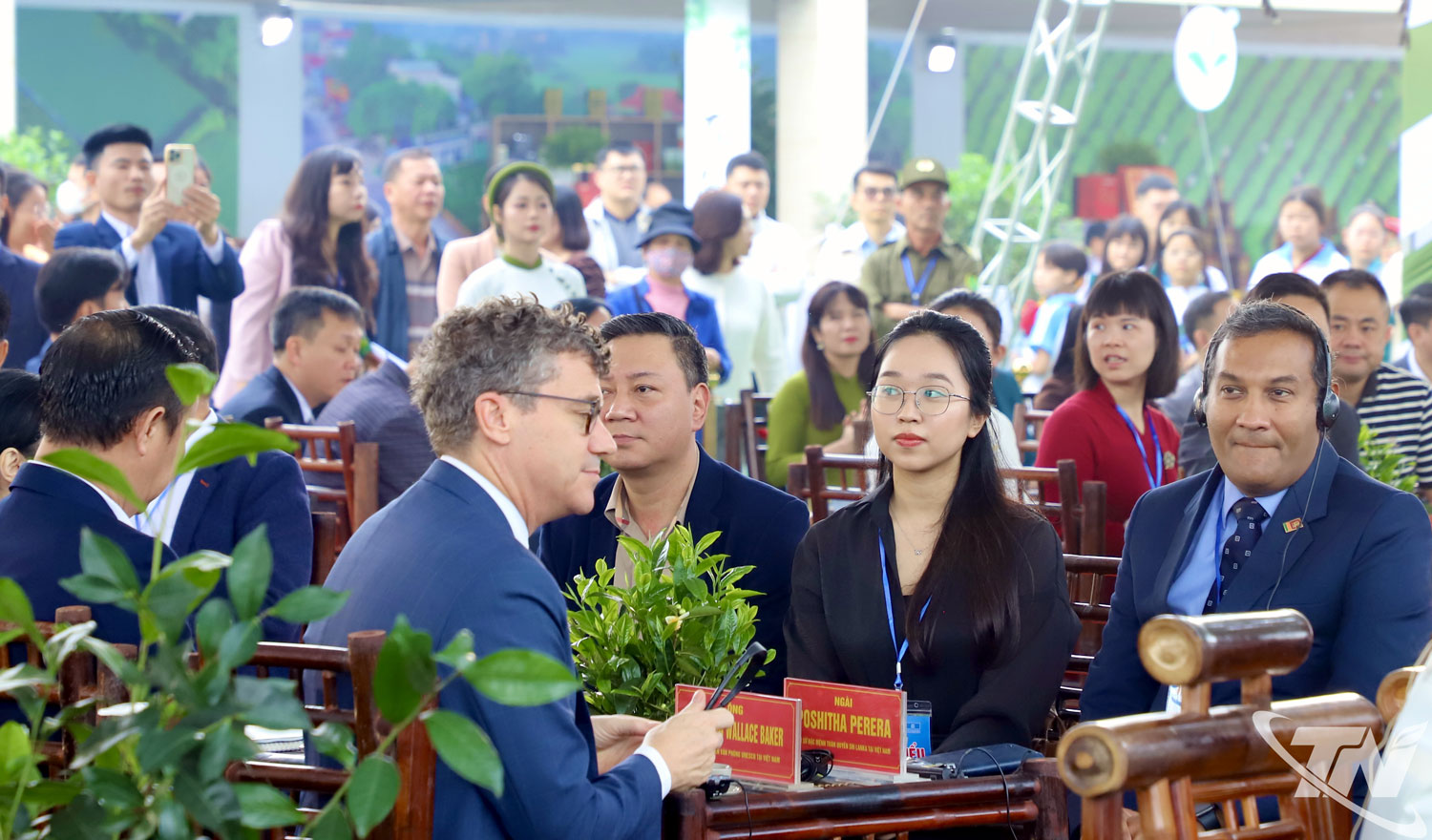 Đại biểu và khách mời tham dự Tọa đàm.