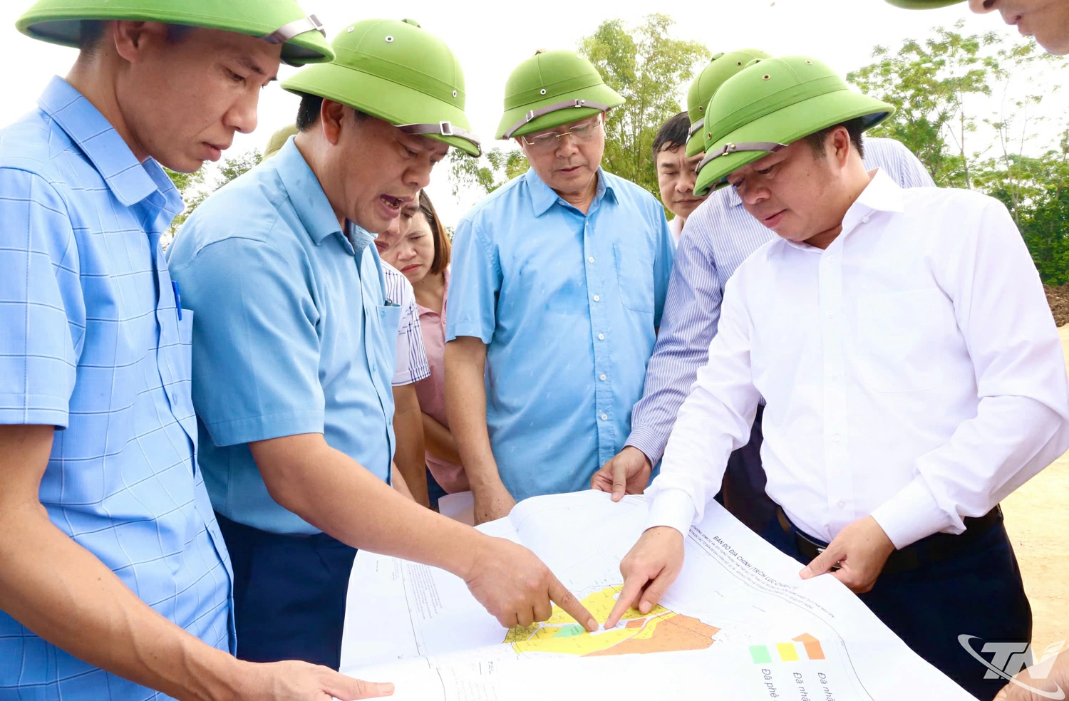 Đồng chí Bùi Văn Lương, Phó Chủ tịch UBND tỉnh kiểm tra tại dự án Trung tâm huấn luyện, thi đấu thể dục, thể thao và Trường Phổ thông Năng khiếu thể dục, thể thao.